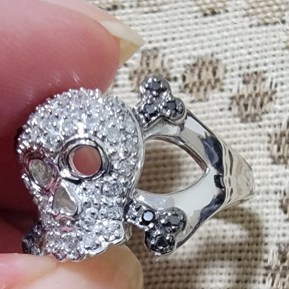 Unique Skull and Crossbones Black n White Diamond White Gold Ring size 7 - Picture 4 of 10